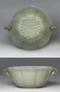 18TH CENTURY A FINELY CARVED MUGHAL-STYLE PALE CELADON JADE BOWL